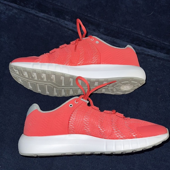 Womens UA Micro G Pursuit BP shoes size 9.5 - Picture 3 of 6